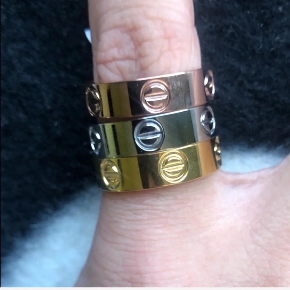 RESTOCKED! 5 star 🌟 rated UNISEX love ring screw ring